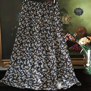 NWT Uniqlo Women all over Floral Printed Slit Midi Skirt Blue Size S